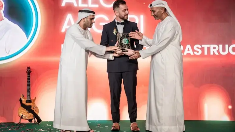 Alec Asgari receiving the Best IT Company 2025 award at the Future Innovation Summit, Dubai